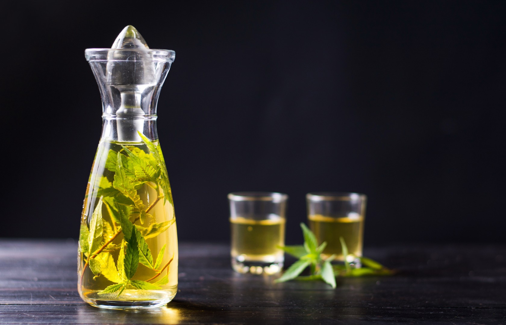 You are currently viewing The Effects of Mixing Marijuana and Alcohol: Is it Safe?